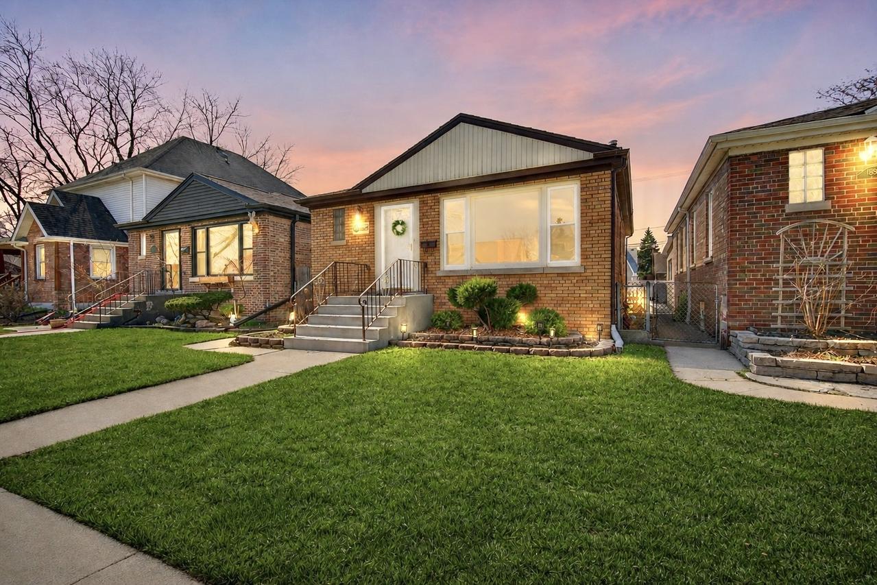 10552 S Troy St., Chicago, IL 60655