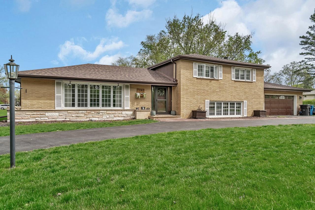 7040 W 131st St., Palos Heights, IL 60463