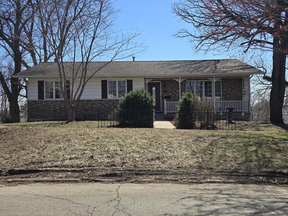 812 10th Ave., Fulton, IL 61252