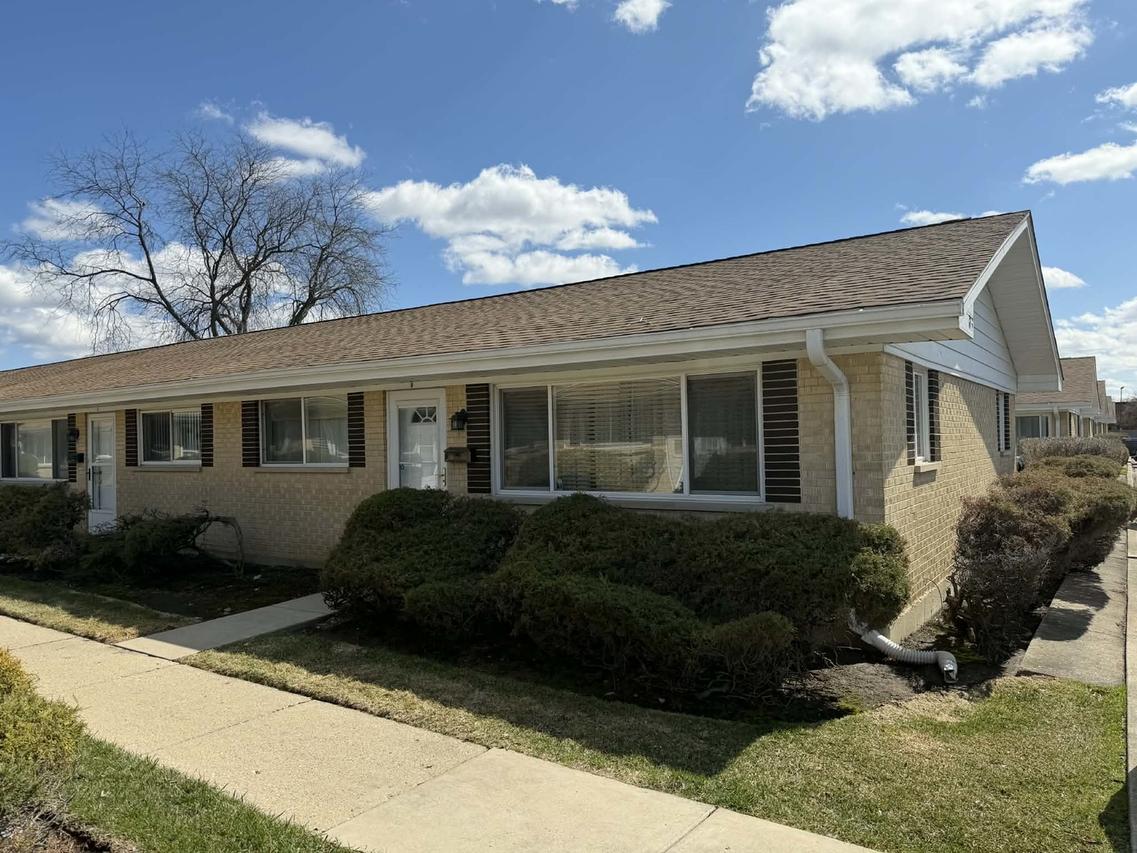 813 Valley Stream Dr. #D, Wheeling, IL 60090