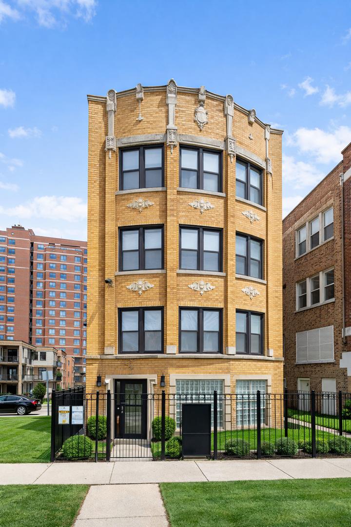 6711 S Paxton Ave., Chicago, IL 60649