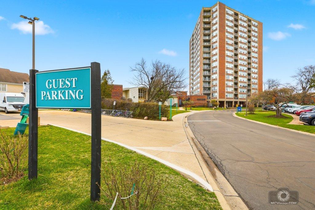 3925 Triumvera Dr. #10B, Glenview, IL 60025