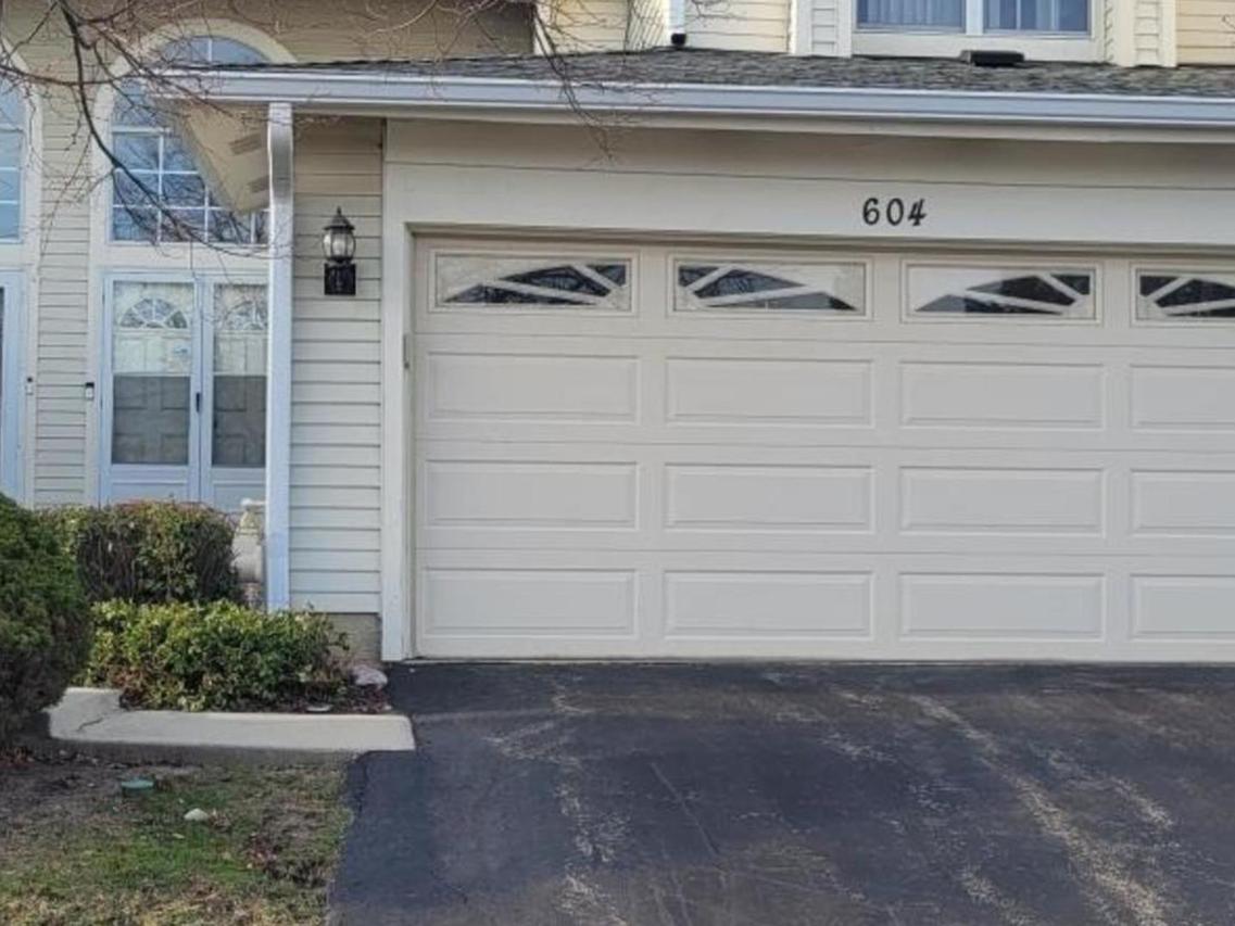 604 Sturnbridge Ln., Schaumburg, IL 60173