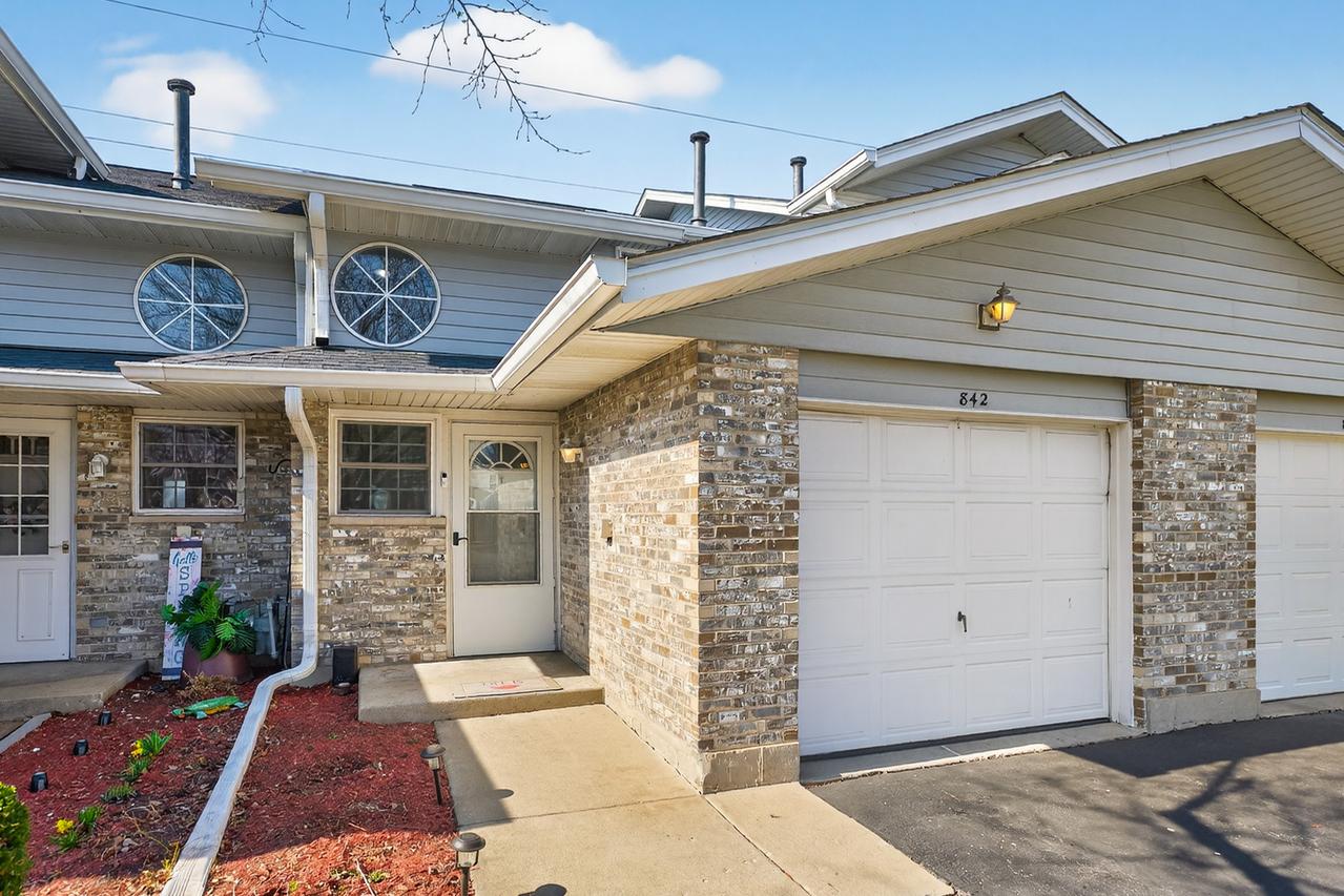 842 N Tamarac Blvd., Addison, IL 60101