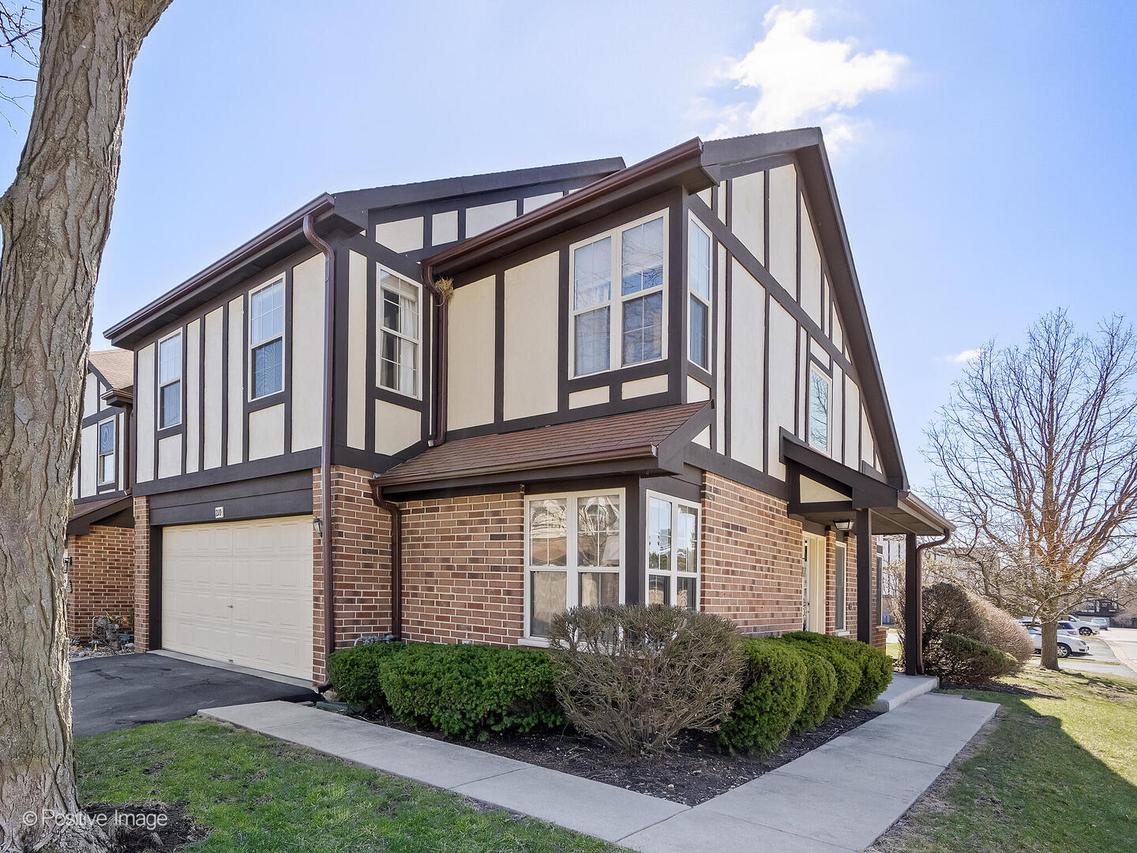 210 Stoneybrook Ln., Bloomingdale, IL 60108