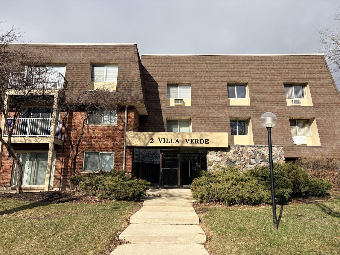 2 Villa Verde Dr. #201, Buffalo Grove, IL 60089