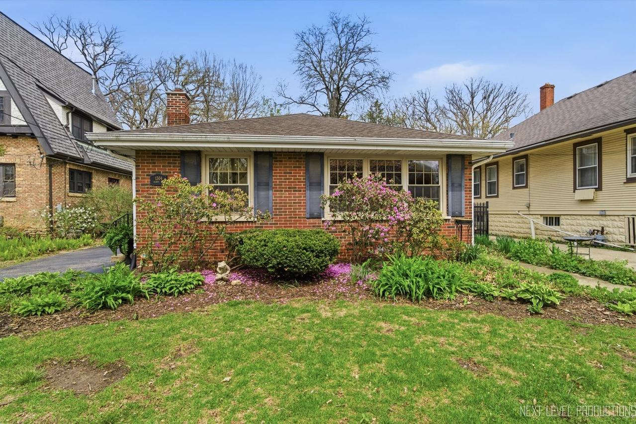 1304 Gilbert Ave., Downers Grove, IL 60515