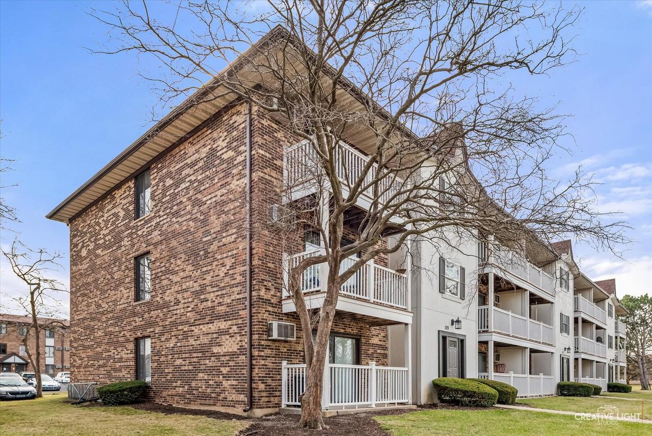 109 Gregory St. #13, Aurora, IL 60504