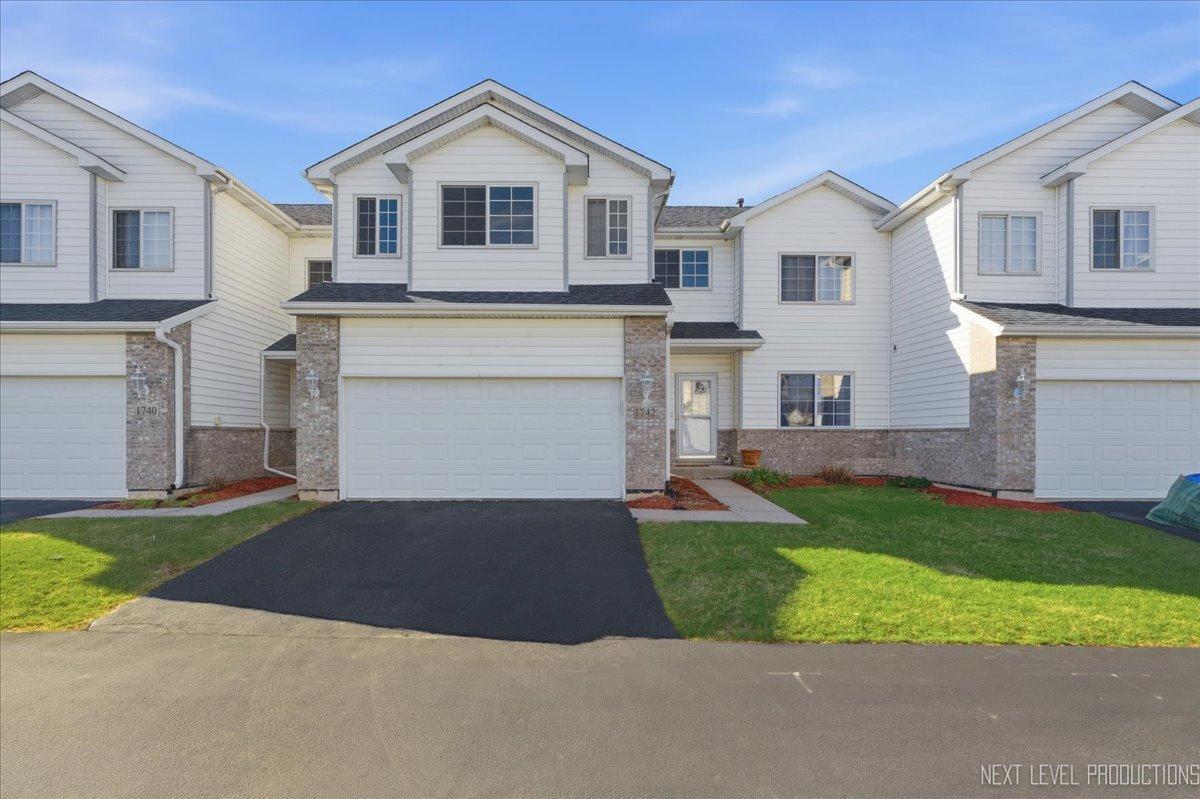 1742 Waters Edge Dr., Minooka, IL 60447