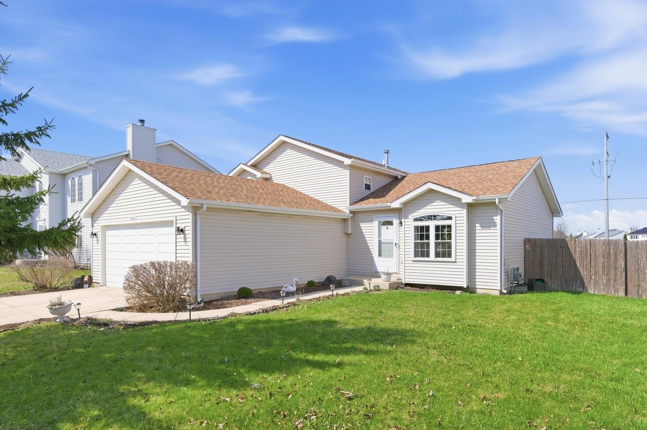 5411 Meadowbrook St., Plainfield, IL 60586