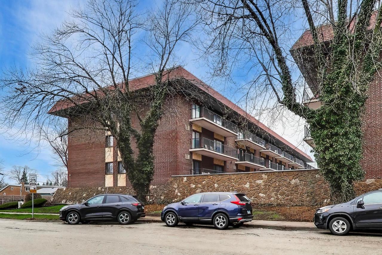 9520 Mayfield Ave. #111N, Oak Lawn, IL 60453