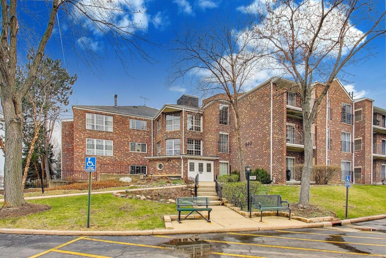 540 Biesterfield Rd. #301, Elk Grove Village, IL 60007