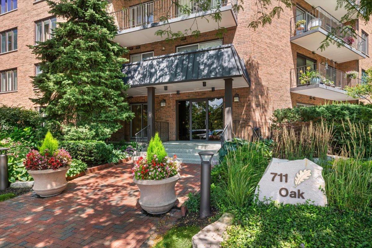 711 Oak St. #308, Winnetka, IL 60093