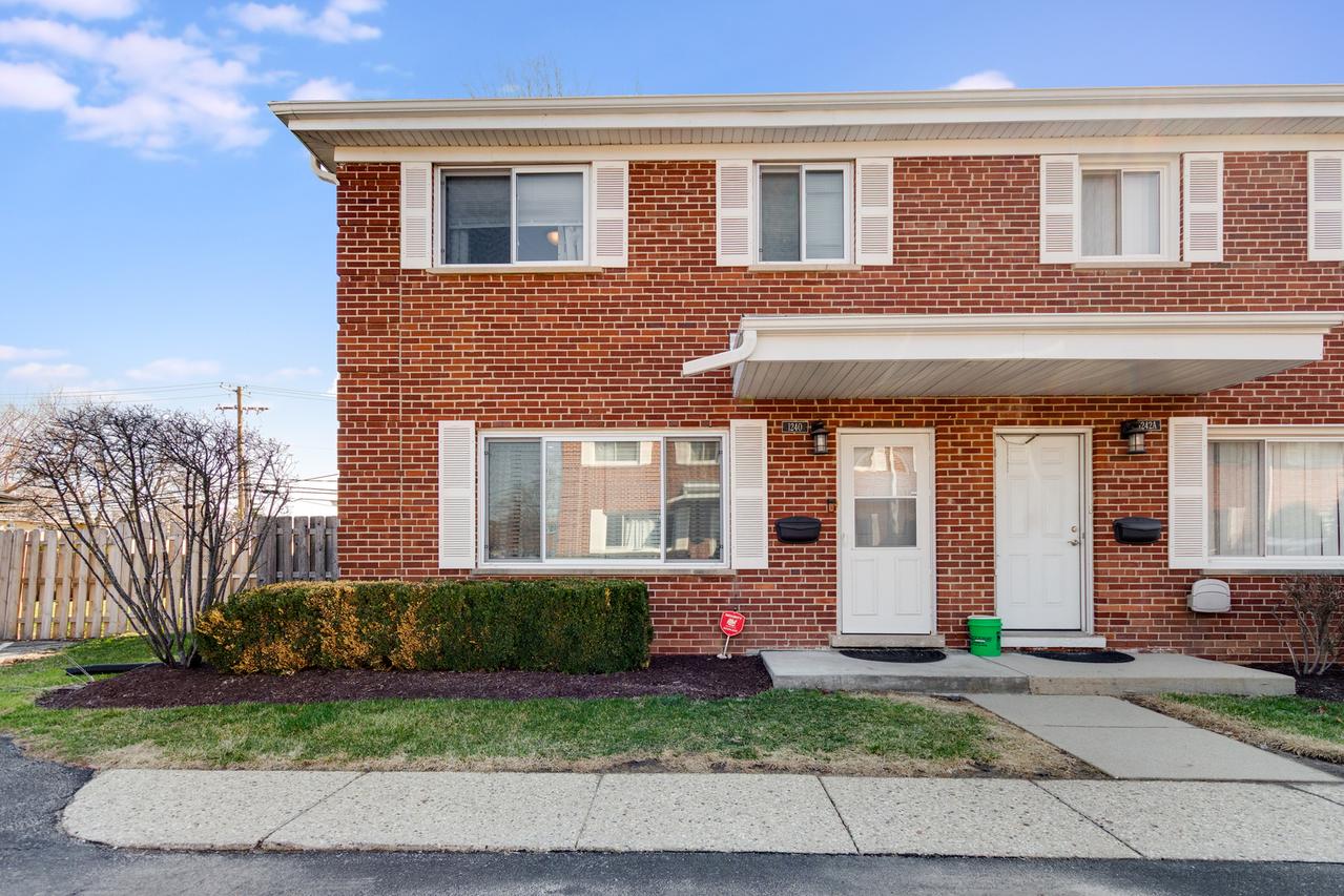 1240 N Boxwood Dr., Mount Prospect, IL 60056