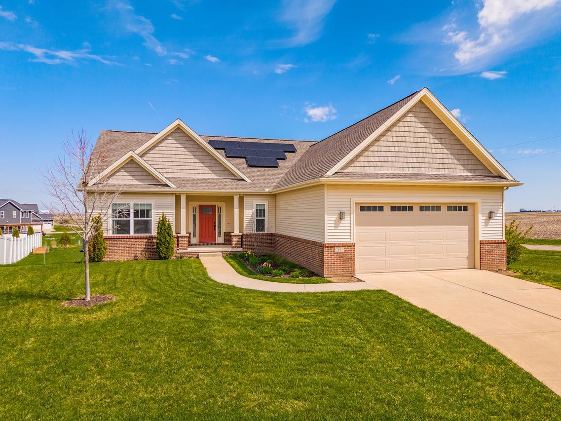 19 Red Maple Ct., Bloomington, IL 61705