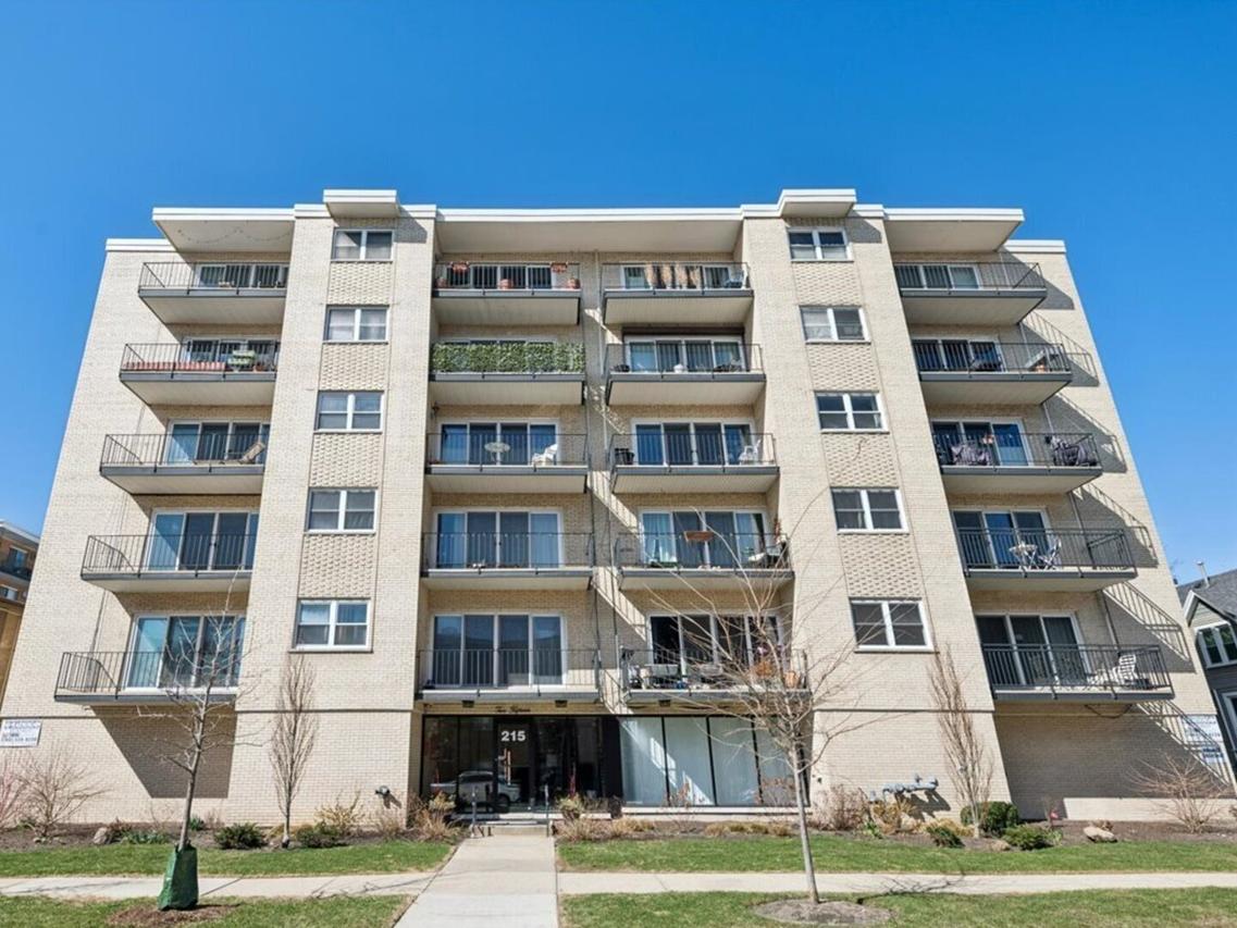 215 Marengo Ave. #3A, Forest Park, IL 60130