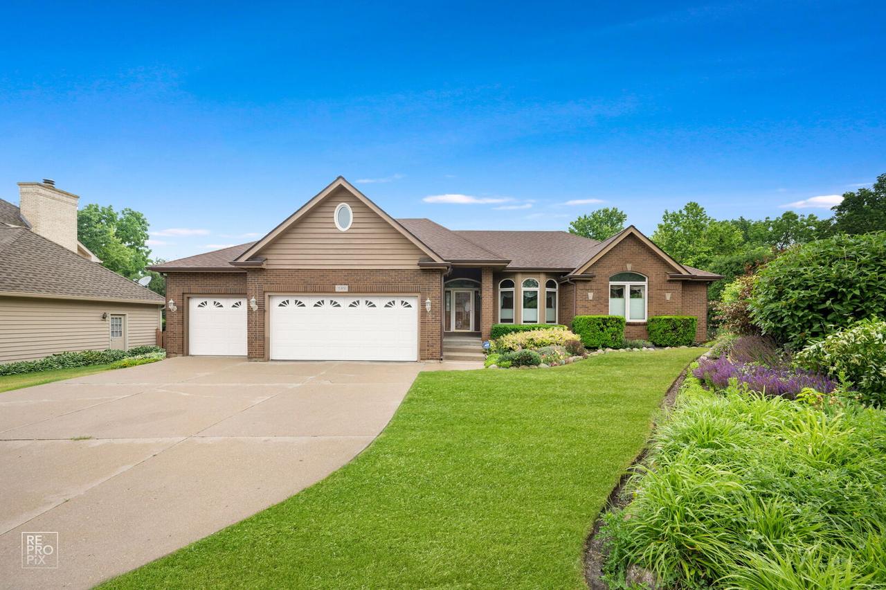 589 Edelweiss Dr., Antioch, IL 60002