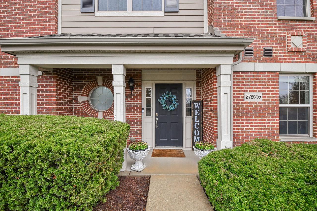 27W753 S Meadowview Dr. #1, Winfield, IL 60190