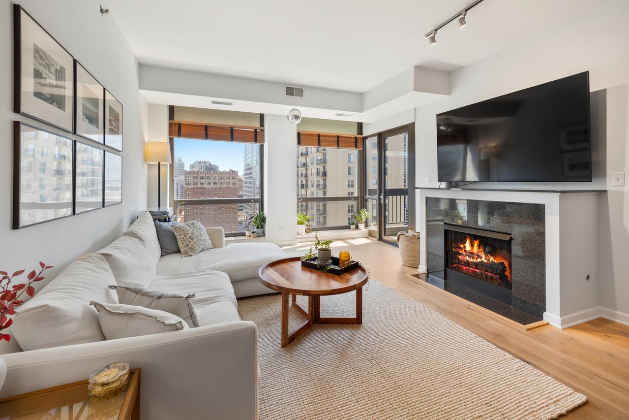 1212 N Wells St. #1602, Chicago, IL 60610