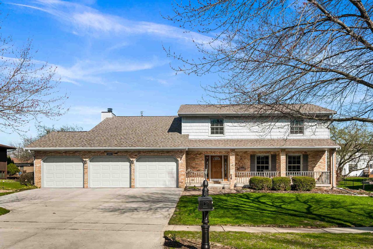 2203 Oakwood Ave., Bloomington, IL 61704