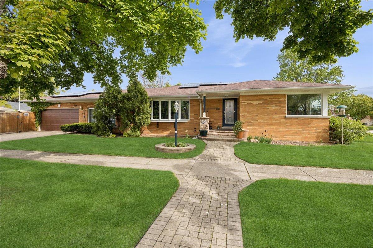 1836 Buckingham Ave., Westchester, IL 60154