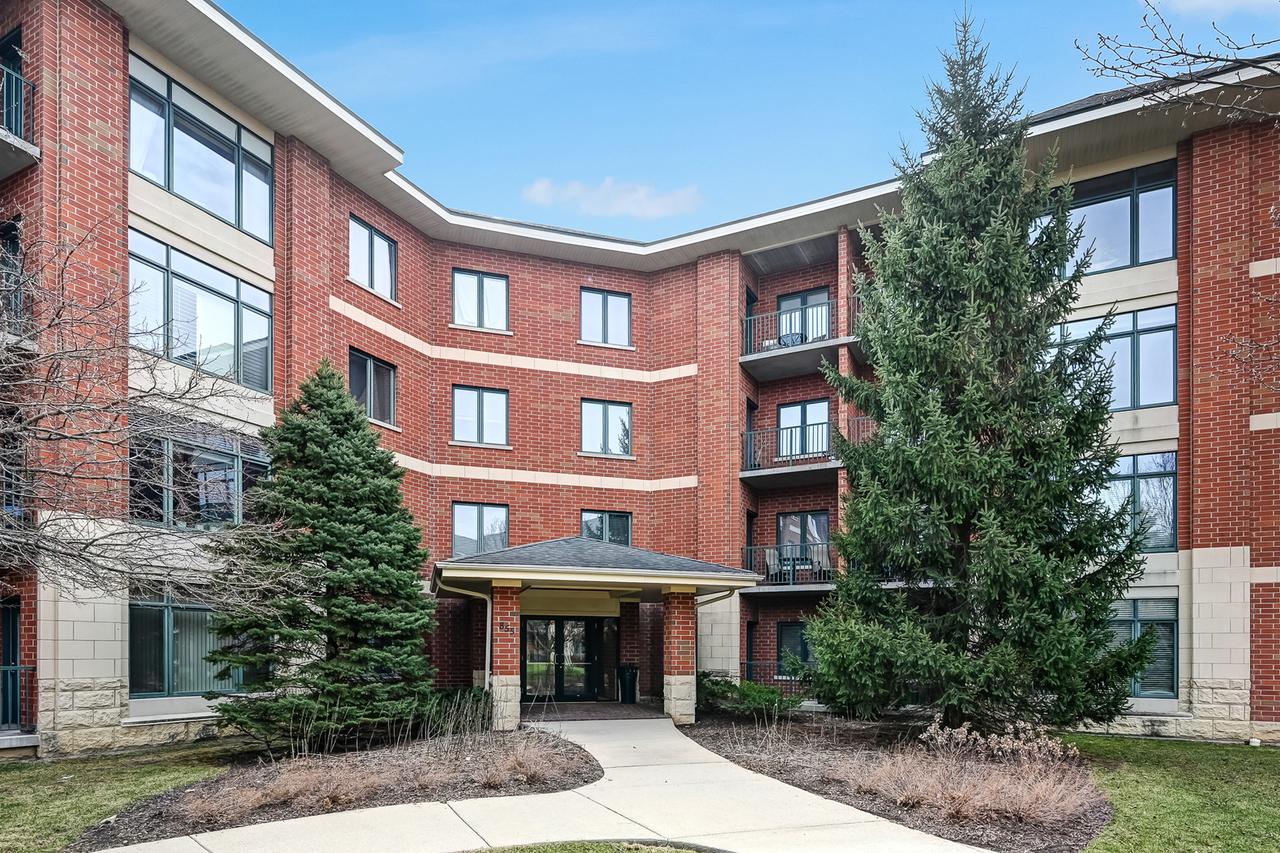 855 E 22nd St. #318, Lombard, IL 60148