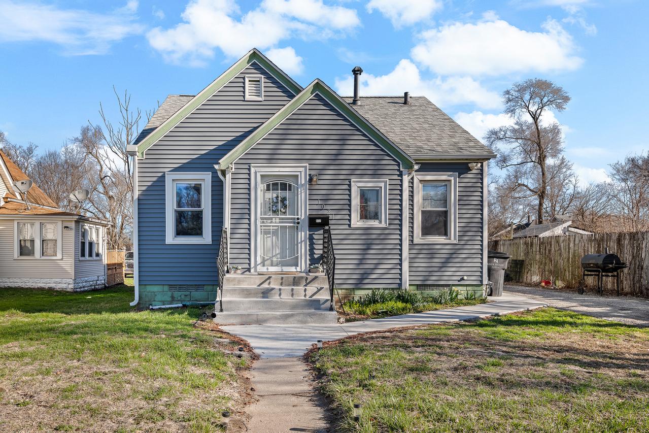 1021 21st Ave., Rock Island, IL 61201
