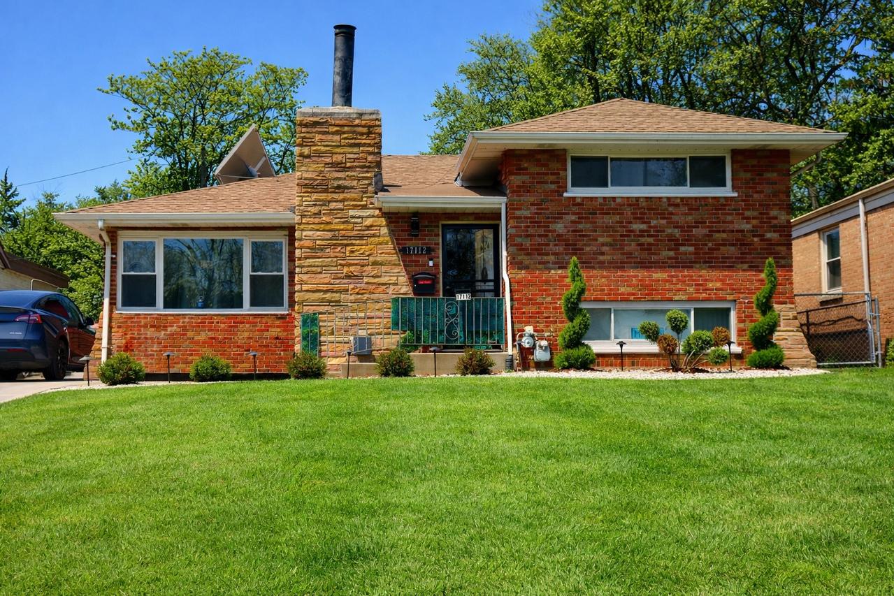 17112 Whittier Ave., Hazel Crest, IL 60429
