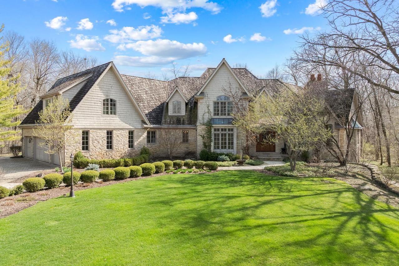 33W551 Hub Rd., Wayne, IL 60184