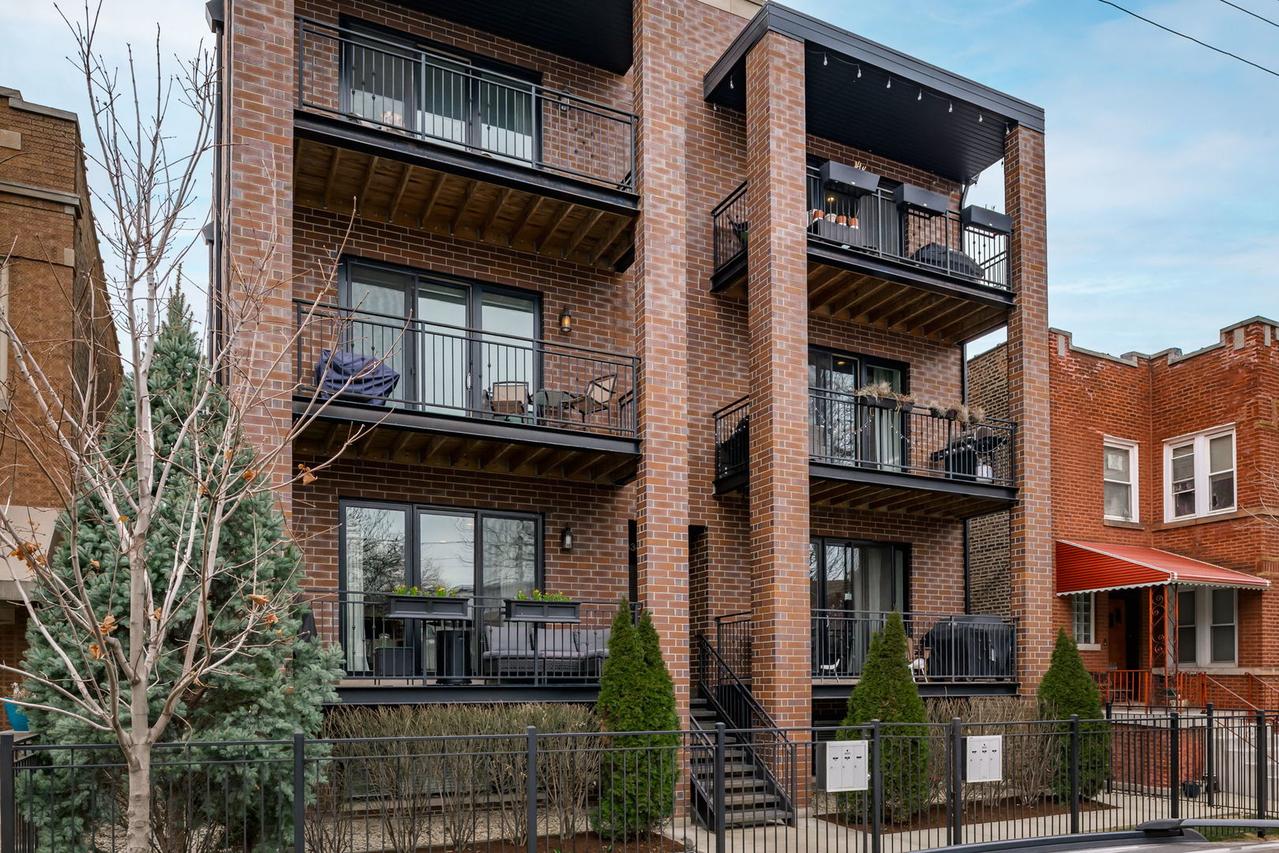 3340 N Lawndale Ave. #1S, Chicago, IL 60618