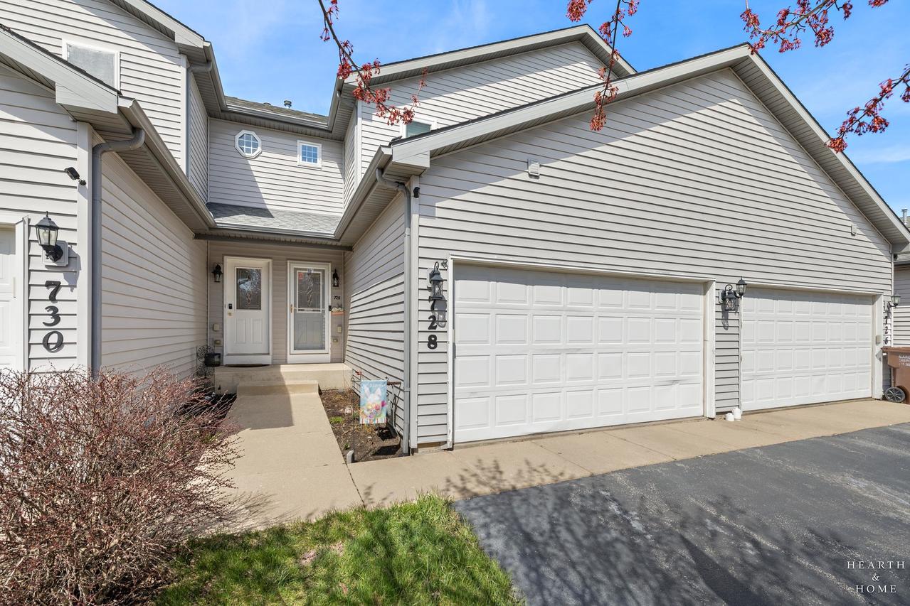 728 Carlisle Dr., Woodstock, IL 60098