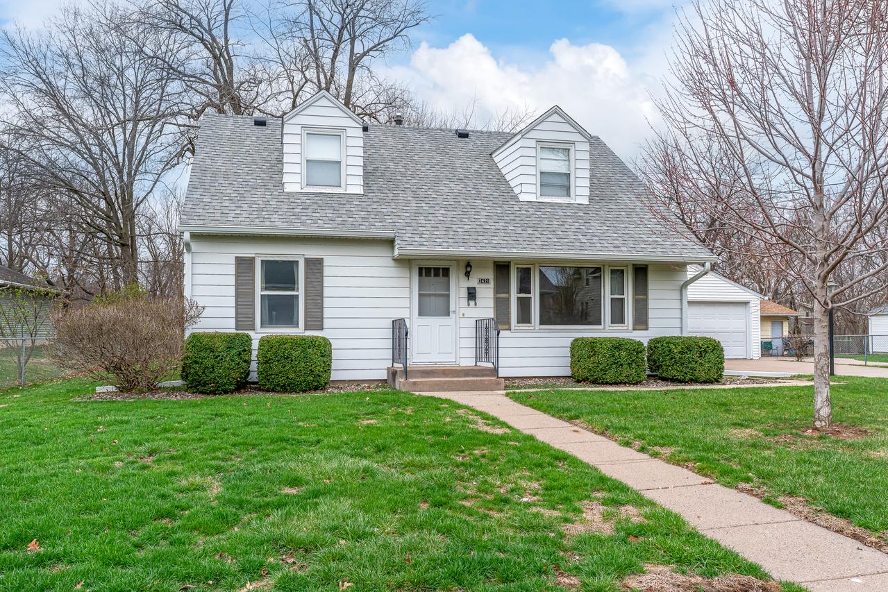 2421 4th St., Moline, IL 61265