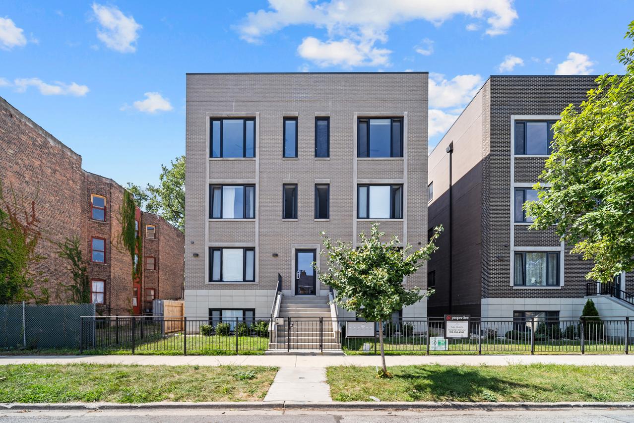 4816 S St. Lawrence Ave. #302, Chicago, IL 60615