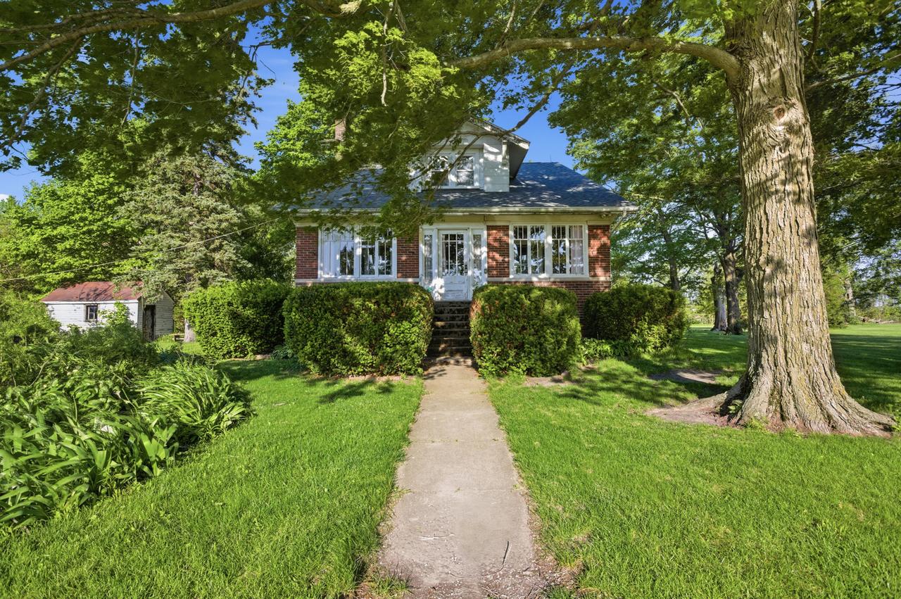 1764 E 500 North Rd., Cissna Park, IL 60924