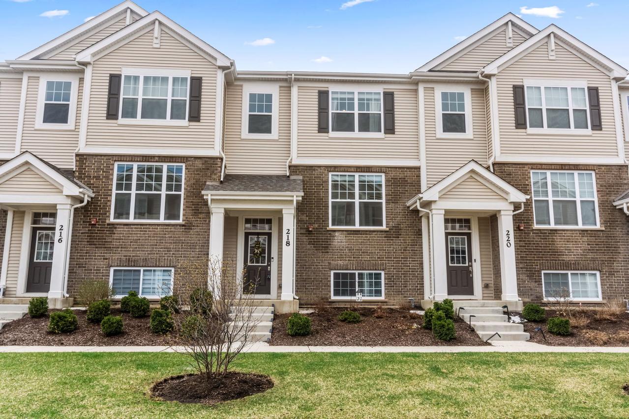 218 Timberleaf Cir., Roselle, IL 60172