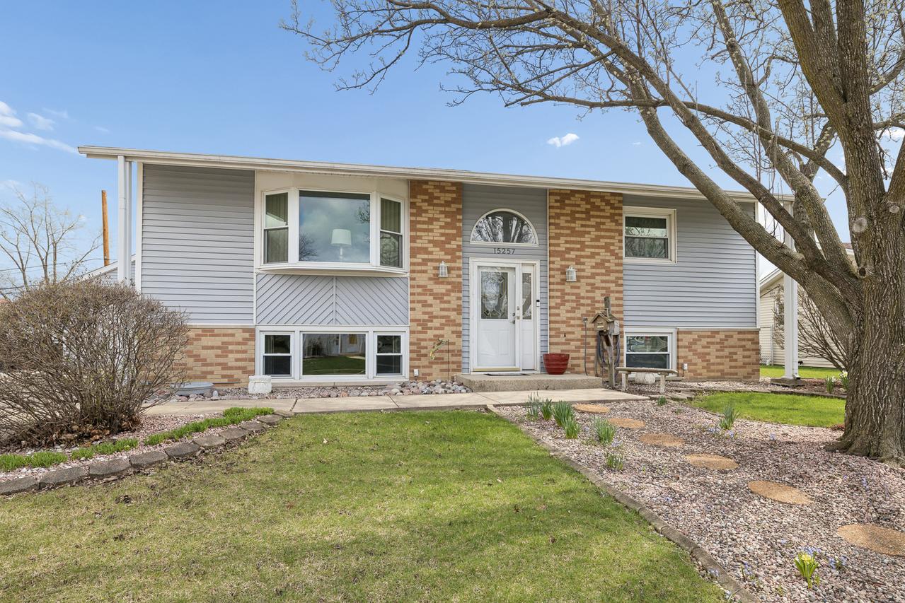 15257 Rob Roy Dr., Oak Forest, IL 60452