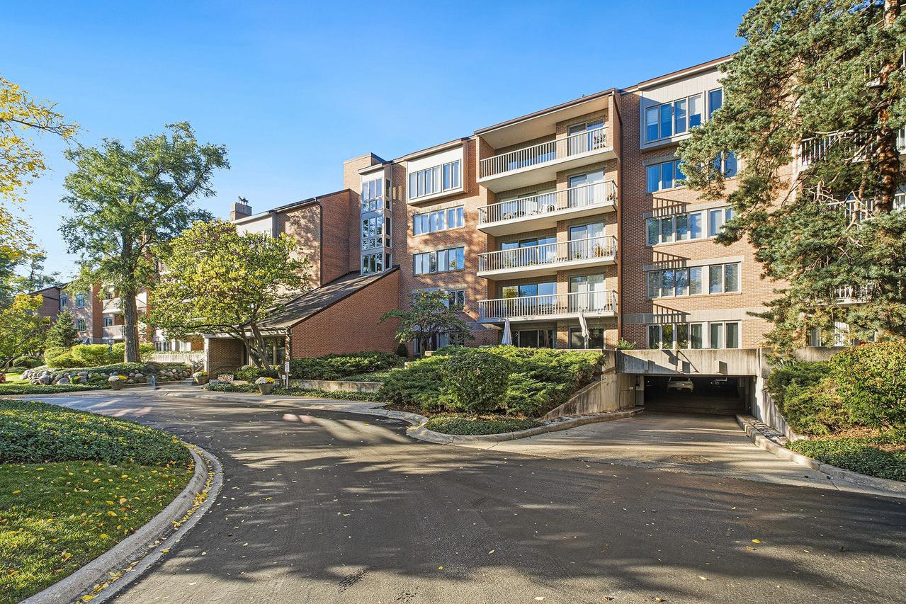 44 Park Ln. #223, Park Ridge, IL 60068