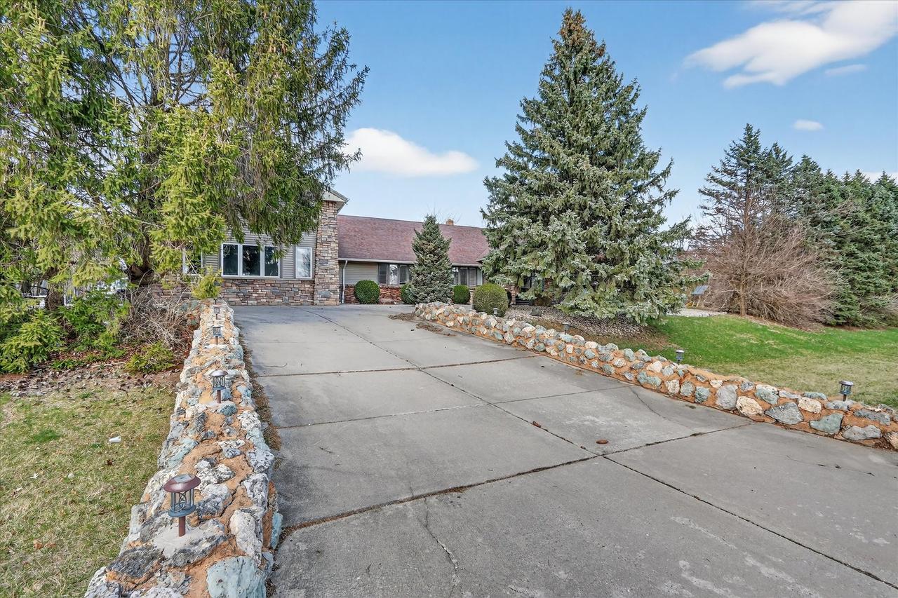 5992 Palisades Pkwy., Rockford, IL 61109