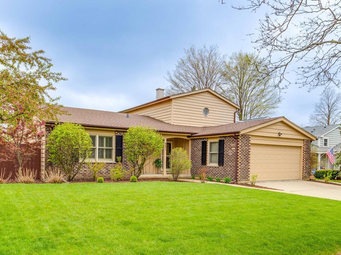 521 Sandy Ln., Libertyville, IL 60048