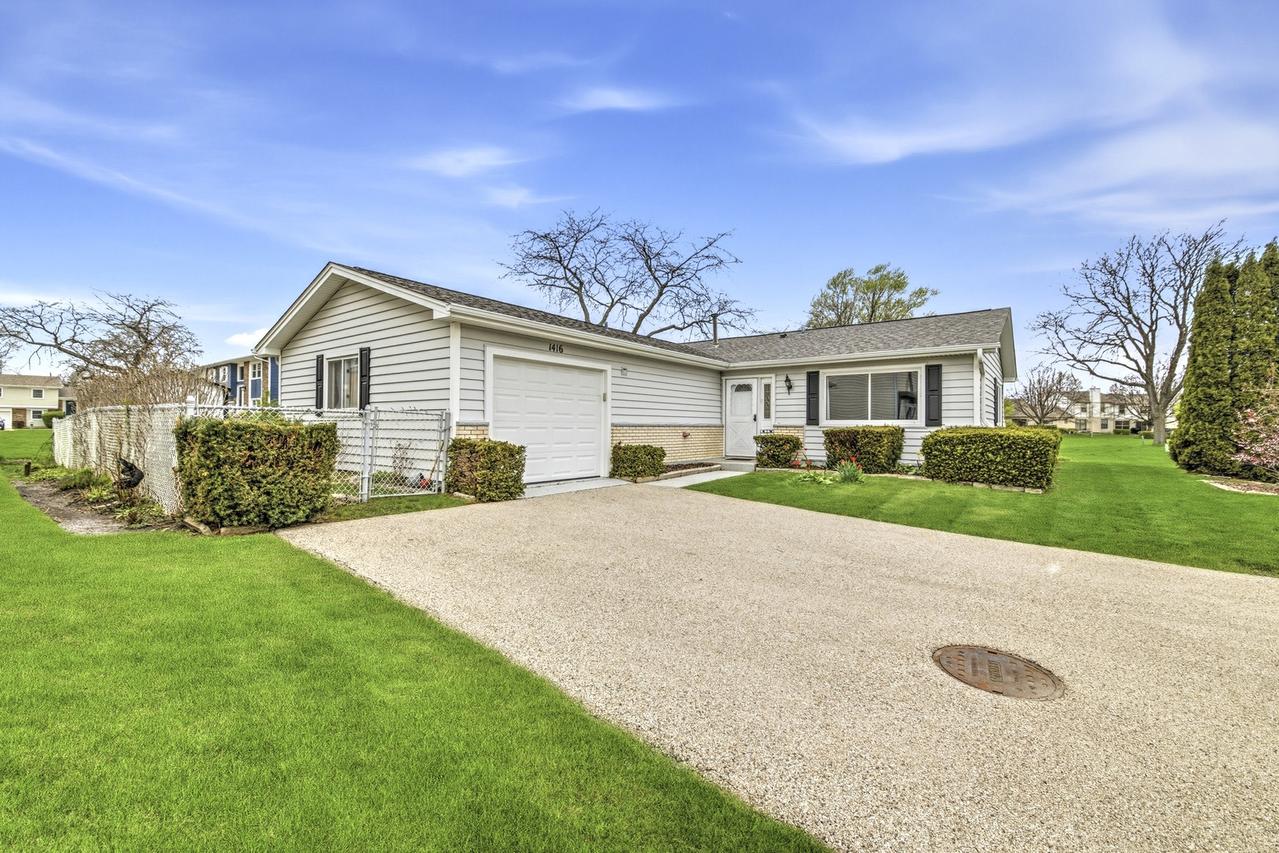 1416 Westbury Dr., Hoffman Estates, IL 60192