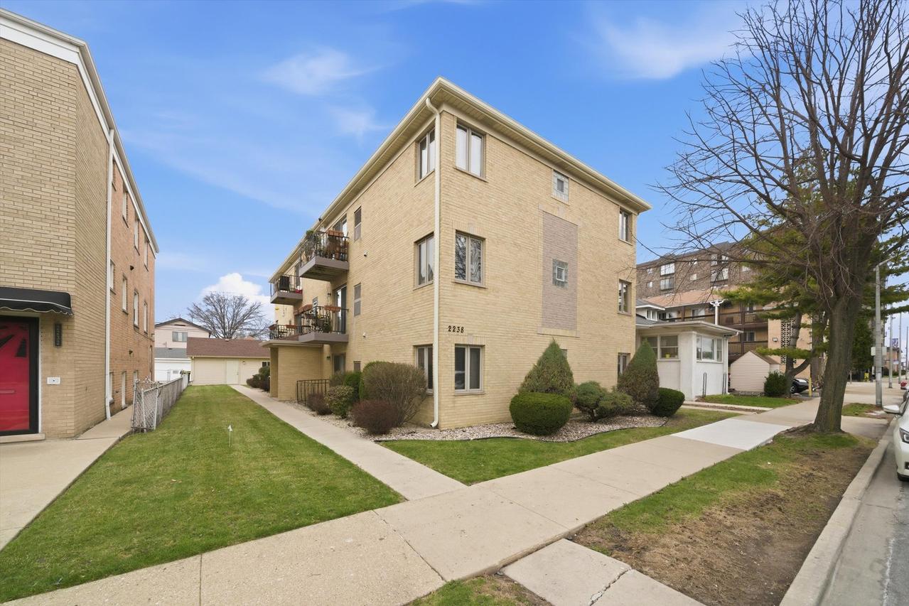 2238 N Harlem Ave. #1W, Elmwood Park, IL 60707