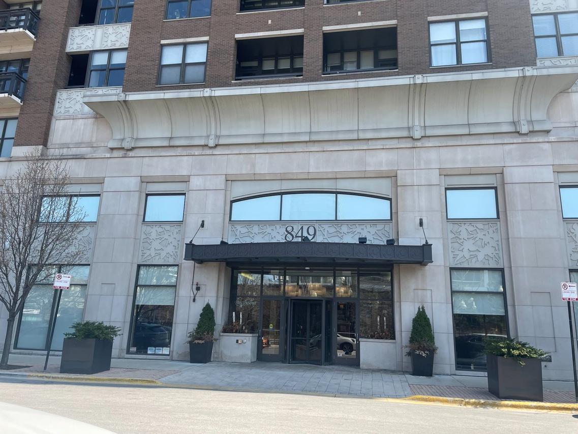 849 N Franklin St. #1206, Chicago, IL 60610
