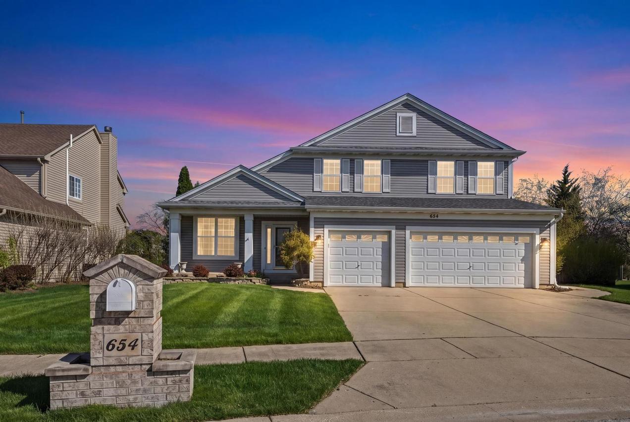 654 Easton Ln., Elk Grove Village, IL 60007
