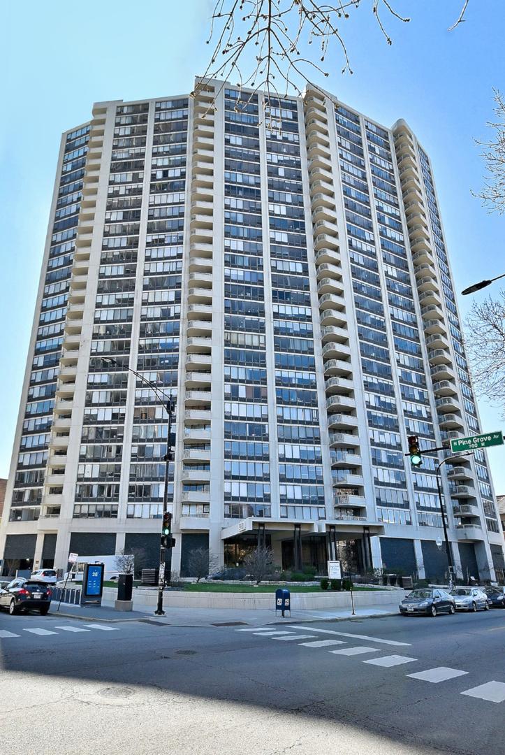 3930 N Pine Grove Ave. #2501, Chicago, IL 60613