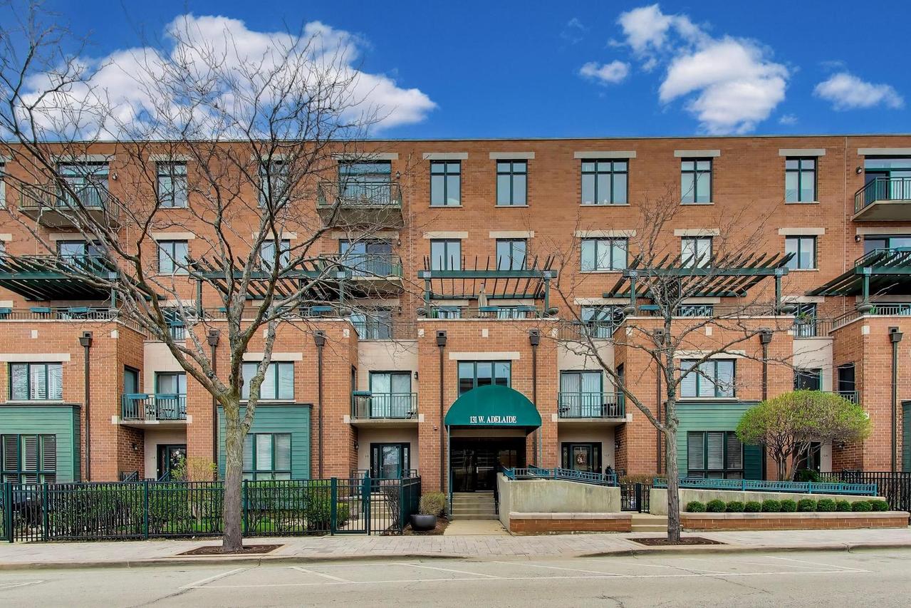 131 W Adelaide St. #310, Elmhurst, IL 60126