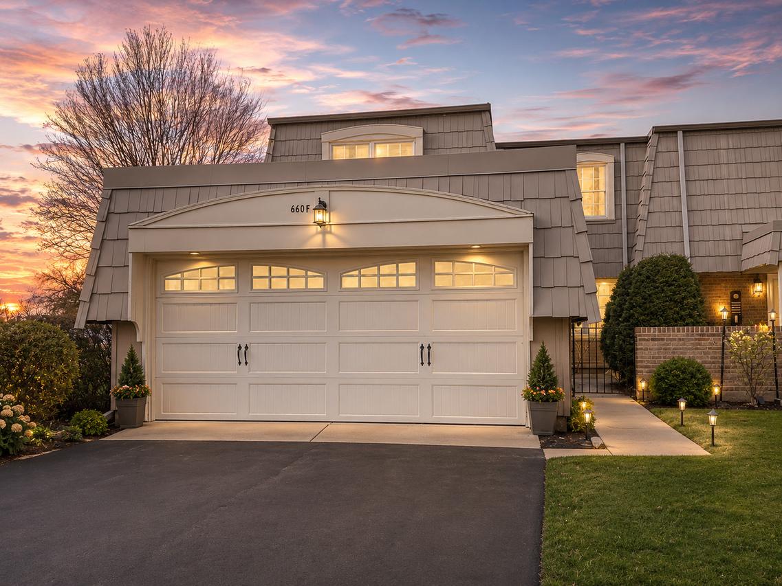 660 Versailles Cir. #F, Elk Grove Village, IL 60007