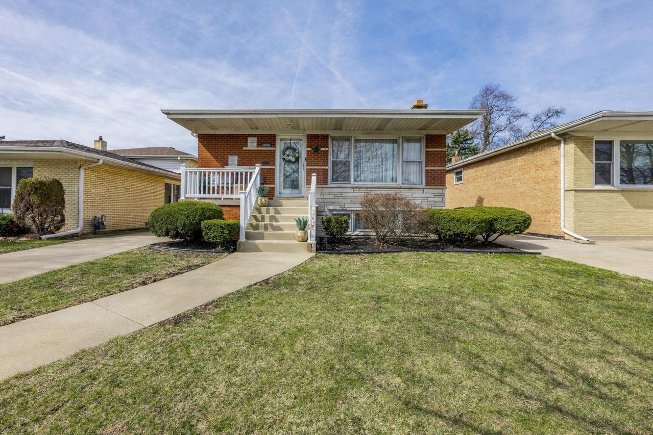 9220 S Avers Ave., Evergreen Park, IL 60805