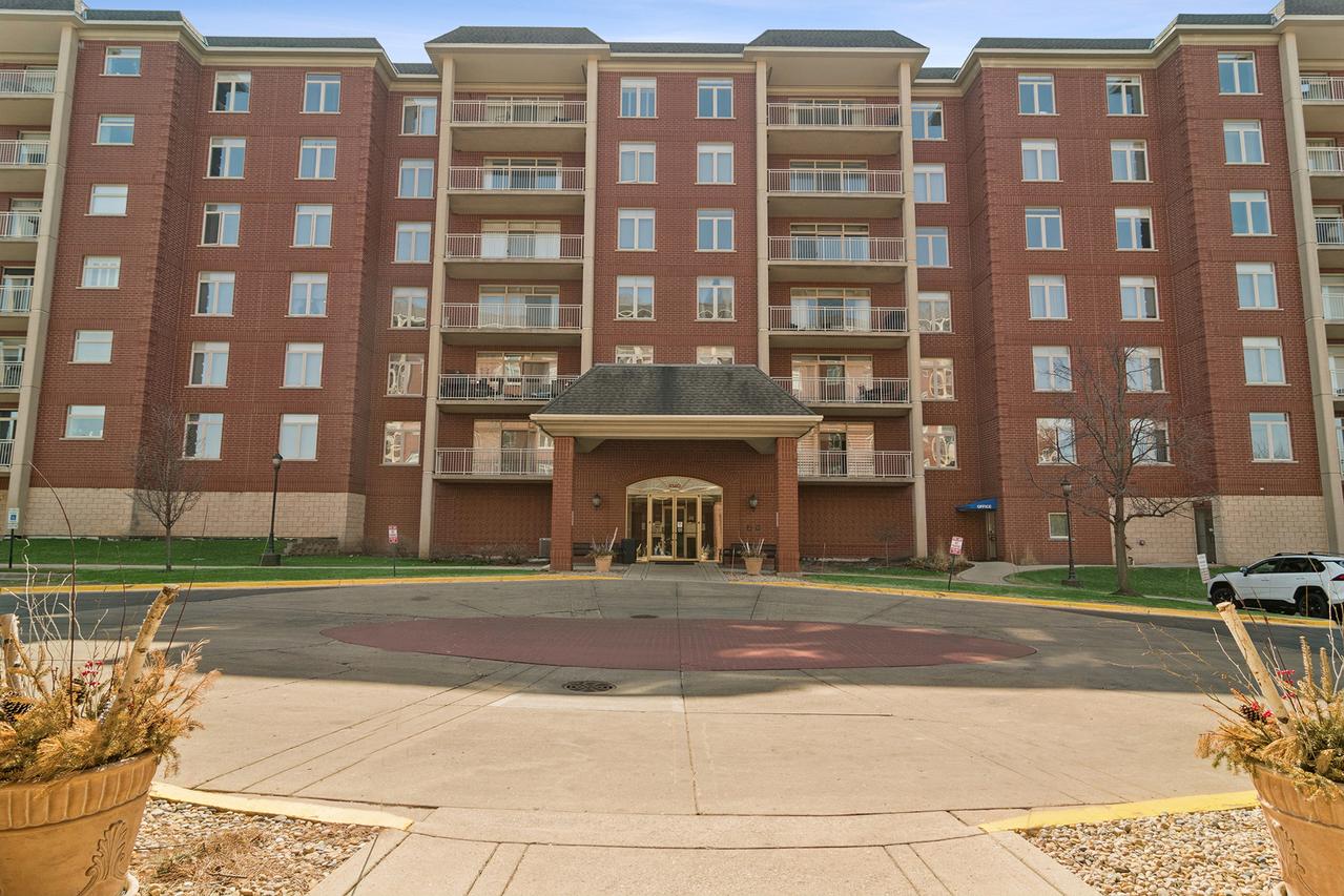 8340 Callie Ave. #402, Morton Grove, IL 60053