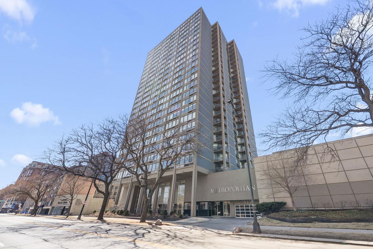 5320 N Sheridan Rd. #2201, Chicago, IL 60640
