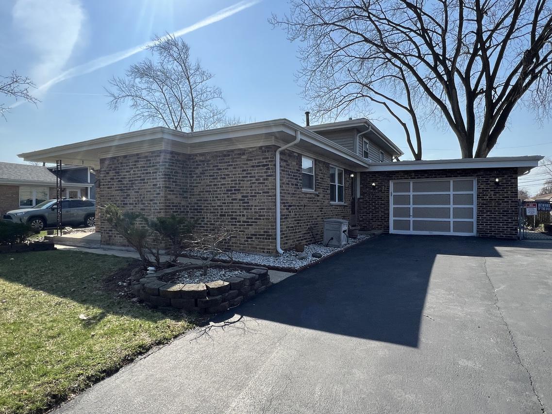 4367 Henry St., Oak Forest, IL 60452